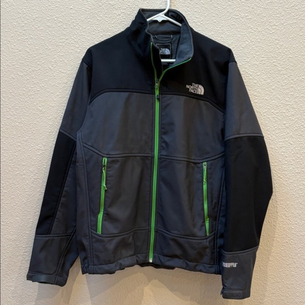 NORTH FACE jacket. Men’s jacket is a nice classy jacket to wear for any occasion
